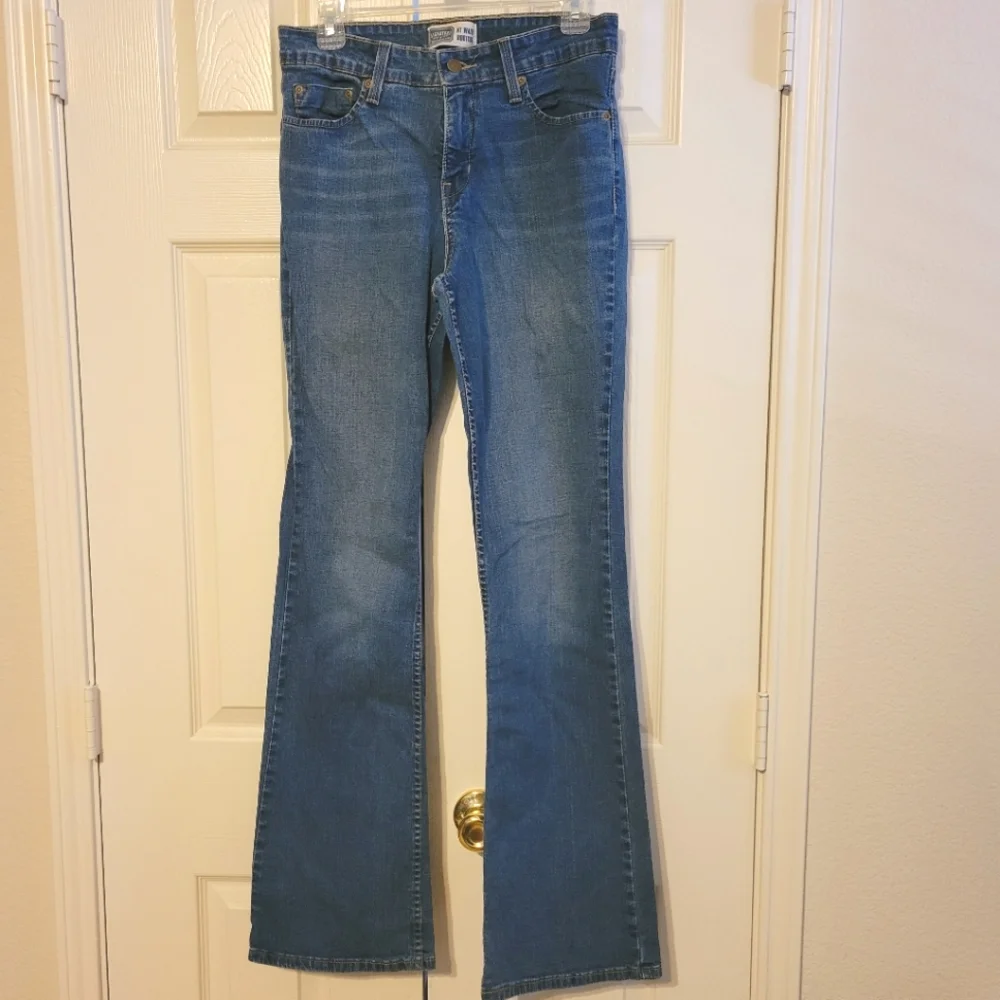 Levi's Signature Bootcut Jeans SIZE 8 LONG - 33